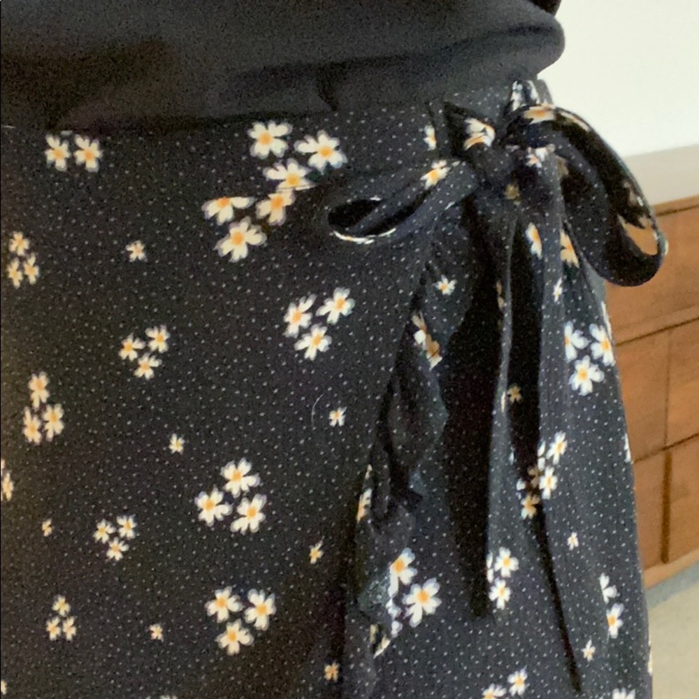 🌼 American Eagle Daisy Print Hi-low Skirt 🌼 - Picture 3 of 5